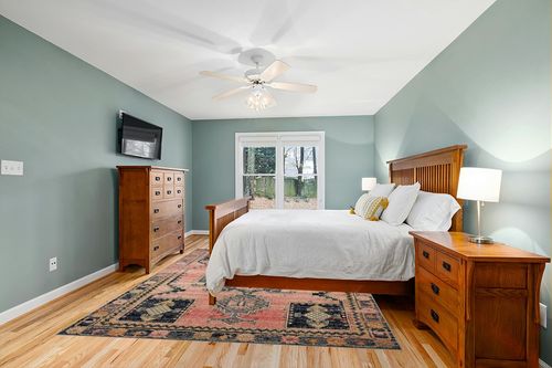 Loloi II Jocelyn Collection JOC-06 Rose/Rose 7'-10" x 10' Area Rug in Teal and Orange Wood Bedroom