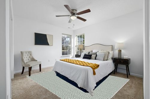 Martha Stewart Collection by SAFAVIEH 8' x 10' Green/Ivory MSR484Y Contemporary Geometric Cotton Area Rug in White and Yellow Modern Bedroom