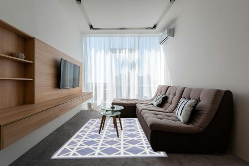 SAFAVIEH Dhurries Collection 6' x 9' Purple / Ivory DHU558B Handmade Flatweave Premium Wool Area Rug in Grey Living Room with Brown Couch