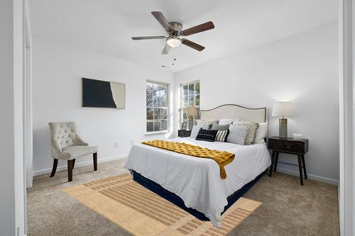 nuLOOM Lila Modern Striped Indoor/Outdoor Area Rug, 5x8, Beige in White and Yellow Modern Bedroom