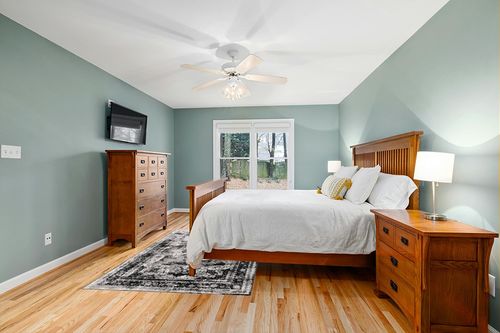 Unique Loom Sofia Collection Area Rug - Salle Garnier (5' 3" x 8' Rectangle, Black/ Ivory) in Teal and Orange Wood Bedroom