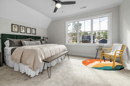 Sungea 6 ft Abstract Round Rugs for Bedroom, Washable Non-Slip Circle Rug, Soft Colorful Low-Pile Floor Mat, Chic Faux Wool Large Rug, Durable Indoor Throw Rugs for Living Room, Kidsroom in Grey Traditional Bedroom with King Bed