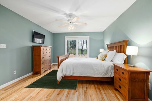 SAFAVIEH Revive Collection Area Rug - 5'3" x 7'7", Green, Solid Design, Non-Shedding & Easy Care, Ideal for High Traffic Areas in Living Room, Bedroom (REV102Y) in Teal and Orange Wood Bedroom
