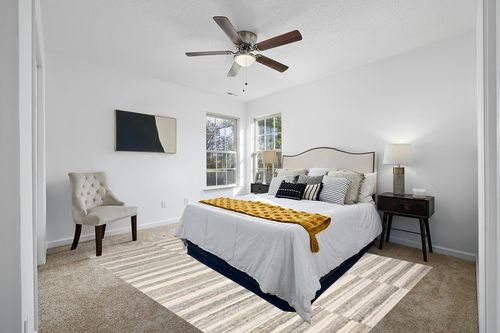 Loloi Magnolia Home by Joanna Gaines x Rae Stone/Ivory 7'-9" x 9'-9" Area Rug in White and Yellow Modern Bedroom
