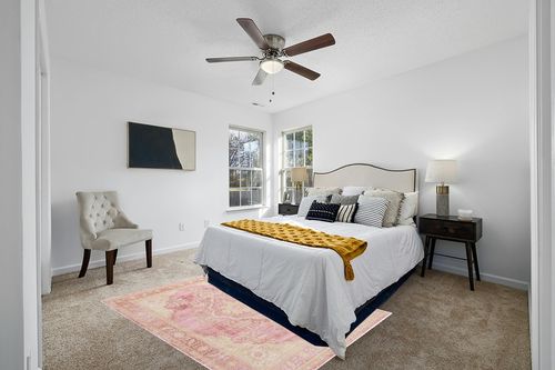 Momeni Rugs Isabella Traditional Medallion Flat Weave Area Rug, 5'3" X 7'3", Pink in White and Yellow Modern Bedroom