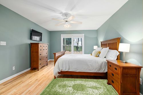 Unique Loom Bromley Collection Area Rug - Midnight (4' 1" x 6' 1" Rectangle, Green/ Ivory) in Teal and Orange Wood Bedroom