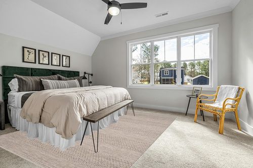 SAFAVIEH Montauk Collection Area Rug - 9' x 12', Ivory & Steel Grey, Handmade Flat Weave Boho Farmhouse Cotton Tassel Fringe, Ideal for High Traffic Areas in Living Room, Bedroom (MTK330M) in Grey Traditional Bedroom with King Bed