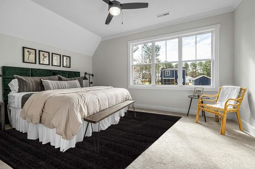 Unique Loom Solo Collection Area Rug - Calabasas (10' x 13' Rectangle, Charcoal/ Black) in Grey Traditional Bedroom with King Bed