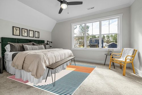 SAFAVIEH Orwell Collection Area Rug - 8' x 10', Rust & Yellow, Mid-Century Modern Abstract Design, Non-Shedding & Easy Care, Ideal for High Traffic Areas in Living Room, Bedroom (ORW368P) in Grey Traditional Bedroom with King Bed