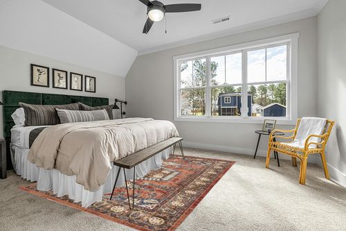 Unique Loom Larissa Utopia Rug, 8x10 ft in Grey Traditional Bedroom with King Bed