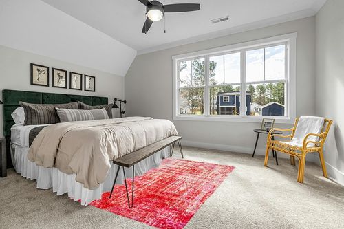 SAFAVIEH Adirondack Collection Area Rug - 5'1" x 7'6", Red & Gold, Modern Abstract Design, Non-Shedding & Easy Care, Ideal for High Traffic Areas in Living Room, Bedroom (ADR207R) in Grey Traditional Bedroom with King Bed