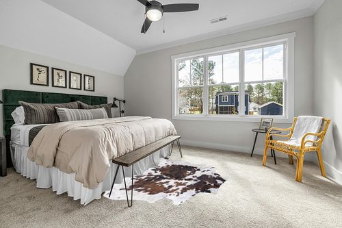 rodeo Genuine Cowhide Rug: Hand-Picked & Authentic Real Cowhide Rug for Western Home Decor - Texas Rug Extra Large - Rustic Rug, Cow Hide Carpet Rugs TR68 Size Approx 6x8 ft (180x240 cm) in Grey Traditional Bedroom with King Bed
