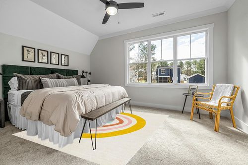 Unique Loom Whimsy Kids Collection Area Rug - Rainbow (7' 10" x 10' Rectangle, Ivory/Yellow) in Grey Traditional Bedroom with King Bed