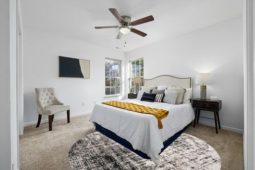 SAFAVIEH Adirondack Collection 8' Round Silver / Black ADR207D Modern Abstract Non-Shedding Living Room Bedroom Area Rug in White and Yellow Modern Bedroom