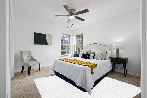 nuLOOM Marleen Contemporary Shag Area Rug, 8' Square, Off-white in White and Yellow Modern Bedroom
