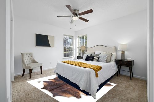 rodeo Cowhide Rug, Dark Brindle: XXL 6x8ft (180cmx240cm) in White and Yellow Modern Bedroom