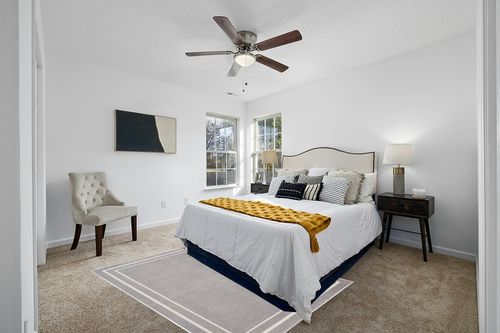 Nourison Essentials Indoor/Outdoor Grey/Ivory 5' x 7' Area -Rug, Easy -Cleaning, Non Shedding, Bed Room, Living Room, Dining Room, Backyard, Deck, Patio (5x7) in White and Yellow Modern Bedroom