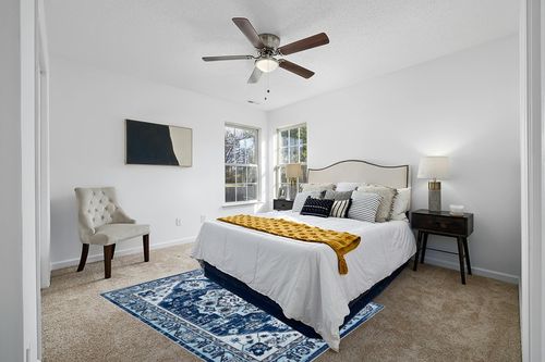 Zacoo Boho Area Rug 5x7 Washable Rug Vintage Soft Navy Blue Medallion Distressed Print Carpet Oriental Non Slip Non-Shedding Low-Pile Throw Thin Bedroom Rugs for Living Room Dining Room in White and Yellow Modern Bedroom