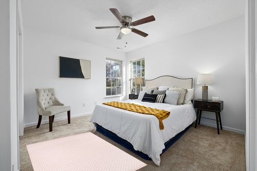 Erin Gates by Momeni Langdon Windsor Pink Hand Woven Wool Area Rug 3'9" X 5'9" in White and Yellow Modern Bedroom