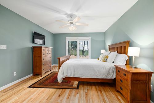 Black/Brown Royalty Vega Fade Resistant, Stain Resistant Area Rug in Teal and Orange Wood Bedroom