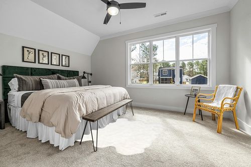 nuLOOM Deonna Faux Sheepskin Shag Area Rug, 5' 3" x 6', White in Grey Traditional Bedroom with King Bed