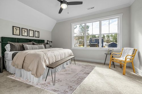 JONATHAN Y MDP402A-8 Rosalia Cottage Medallion Indoor Area-Rug Vintage Bohemian Easy-Cleaning Bedroom Kitchen Living Room Non Shedding, 8 ft x 10 ft, Brown/Cream in Grey Traditional Bedroom with King Bed