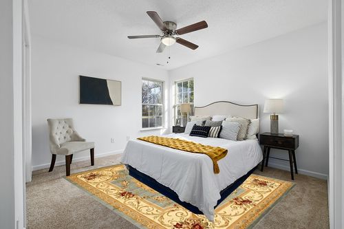 Unique Loom Versailles Collection Traditional Classic Floral Motif Area Rug (8' 0 x 10' 0 Rectangular, Slate Blue/ Ivory) in White and Yellow Modern Bedroom