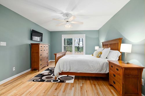 Signature Design by Ashley Guintte Modern 5 x 7 Medium Pile Multilayered Geometric Design Rug, Black, Brown & Cream in Teal and Orange Wood Bedroom