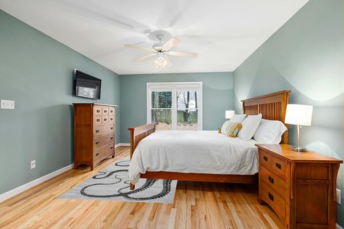 nuLOOM Adrienne Octopus Area Rug, 5x8, Grey in Teal and Orange Wood Bedroom
