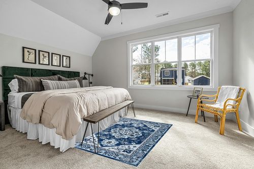 Zacoo Boho Area Rug 5x7 Washable Rug Vintage Soft Navy Blue Medallion Distressed Print Carpet Oriental Non Slip Non-Shedding Low-Pile Throw Thin Bedroom Rugs for Living Room Dining Room in Grey Traditional Bedroom with King Bed
