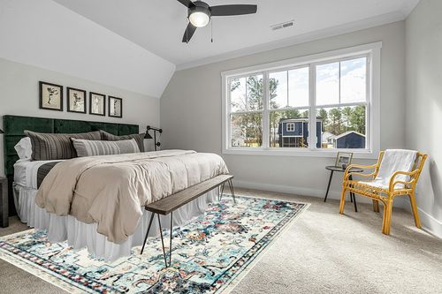 SAFAVIEH Madison Collection Area Rug - 9' x 12', Cream & Blue, Boho Chic Medallion Distressed Design, Non-Shedding & Easy Care, Ideal for High Traffic Areas in Living Room, Bedroom (MAD473B) in Grey Traditional Bedroom with King Bed