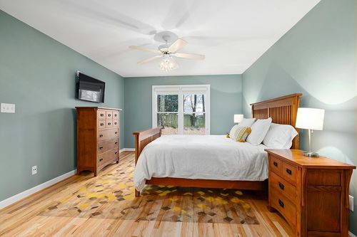 Blackamoor Leather Hide Patchwork Area Rug Handmade Cowhide Contemporary Grey / Yellow Style (5'x8' ft) in Teal and Orange Wood Bedroom