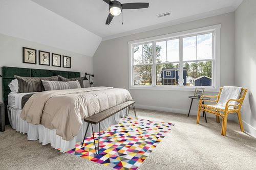 NuLOOM Takisha Triangle Area Rug, 5' x 8', Multi in Grey Traditional Bedroom with King Bed