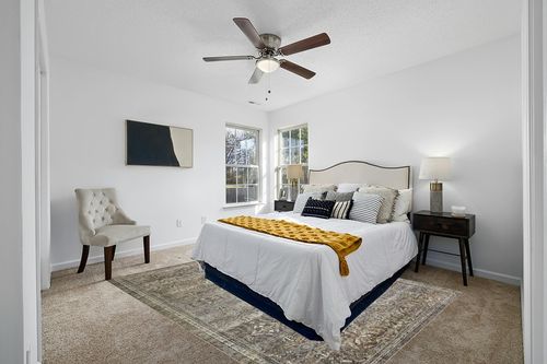 ‎Pebble / Taupe ‎Traditional ‎Washable ‎Living Room ‎Area Rug in White and Yellow Modern Bedroom