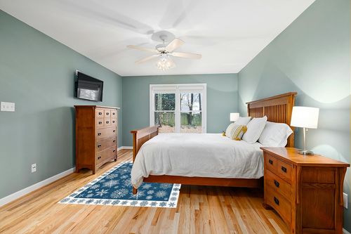 Christmas Area Rug 5 x 8, Washable Bedroom Rug Non-Slip Kitchen Rugs Non Shedding Floor Cover Mat Runner Rug for Living Room Dining Room Outdoor Carpet Seasonal Blue Snowflakes Winter Xmas in Teal and Orange Wood Bedroom