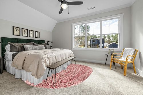 Super Area Rugs Farmhouse Braided Rug Cotton Kitchen Reversible Carpet, Red & White, 8' x 10' Oval in Grey Traditional Bedroom with King Bed