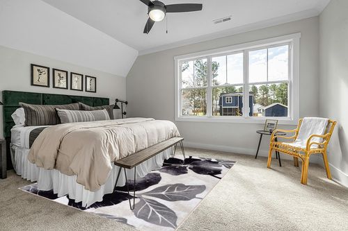 CAMILSON Solana Modern Floral 7'10" x 10'3" Area Rugs Non-Skid (Non-Slip) Rubber Backing Black - Gray Flowers Indoor Rug (8x10, Black Grey) in Grey Traditional Bedroom with King Bed