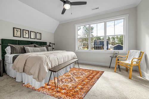 SAFAVIEH Aspen Collection Area Rug - 6' x 9', Brown & Purple, Handmade Southwestern Tribal Wool, Ideal for High Traffic Areas in Living Room, Bedroom (APN127T) in Grey Traditional Bedroom with King Bed