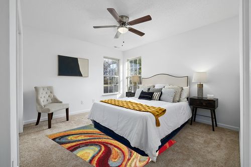 Home Dynamix Adja Modern Area Rug, Splash (5'2" x 7'2") in White and Yellow Modern Bedroom