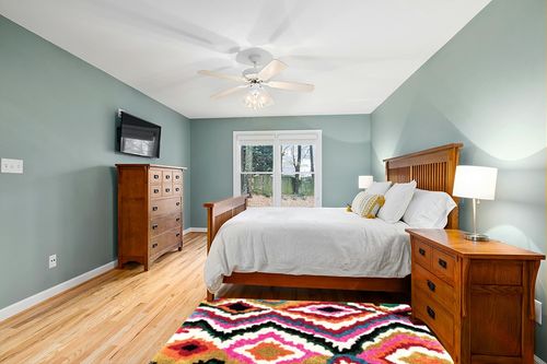 nuLOOM Handmade Carnival Abbey Shaggy Area Rug, 4x6, Multi in Teal and Orange Wood Bedroom