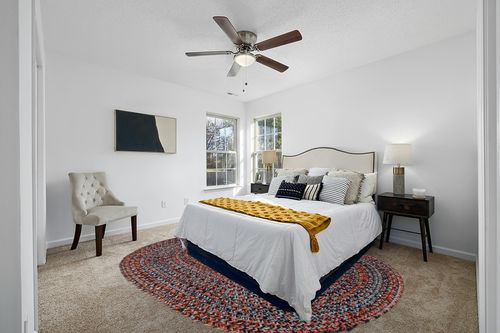 Super Area Rugs Cantebury Handmade Farmhouse Indoor/Outdoor Braided Rug Navy, Light Blue, Red 8' x 10' Oval in White and Yellow Modern Bedroom