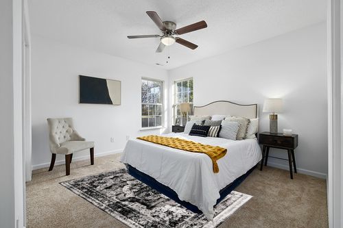 Unique Loom Sofia Collection Area Rug - Salle Garnier (5' 3" x 8' Rectangle, Black/ Ivory) in White and Yellow Modern Bedroom