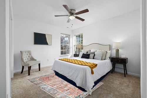 Bloom Rugs Washable Non-Slip 5' x 7' Rug - Orange/Blue Traditional Area Rug for Living Room, Bedroom, Dining Room, and Kitchen - Exact Size: 5' x 7' in White and Yellow Modern Bedroom