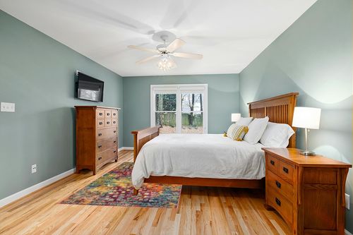 Unique Loom Jardin Collection Colorful, Vibrant, Abstract, Modern Area Rug, 5 ft 0 x 8 ft 0 Rectangular, Multi/Blue in Teal and Orange Wood Bedroom