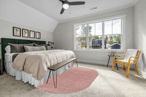 JONATHAN Y SEU100P-6OV Haze Solid Low-Pile Indoor Area Rug, Coastal, Bohemian, Minimalist, Classic, Casual for Bedroom,Kitchen,Living Room,Non Shedding,Easy-Washing, Pink, 6 X 9 Oval in Grey Traditional Bedroom with King Bed