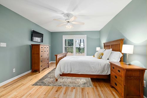 Loloi II Wynter WYN-02 Auburn Multi Rug - 8 ft 6 in x 11 ft 6 in in Teal and Orange Wood Bedroom