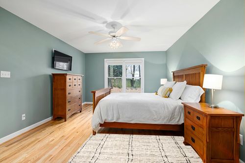 Loloi II Darby Collection DAR-06 Sand/Dk. Grey 4'-0" x 6'-0" Accent Rug in Teal and Orange Wood Bedroom