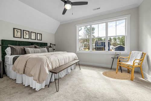 Bedding Craft Hand Woven Farmhouse Jute Area Rug 4 Ft Round Natural Yarn with Braided Reversible - Ecofriendly Ideal for Bedroom Kitchen Living Room Style in Grey Traditional Bedroom with King Bed