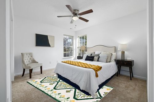 SAFAVIEH Aspen Collection Area Rug - 5' x 8', Ivory & Yellow, Handmade Moroccan Boho Tribal Wool, Ideal for High Traffic Areas in Living Room, Bedroom (APN703C) in White and Yellow Modern Bedroom