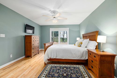AllStar Rugs Blue 4x6 Traditional Area Rug (3' 9" x 5' 1") in Teal and Orange Wood Bedroom